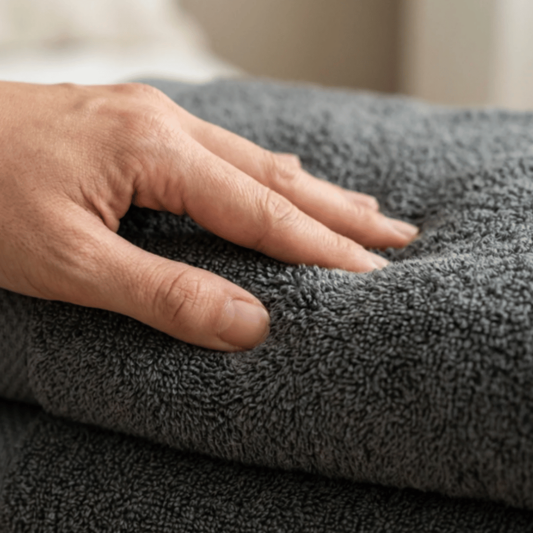 Antracit handduk i hotellkvalitet
